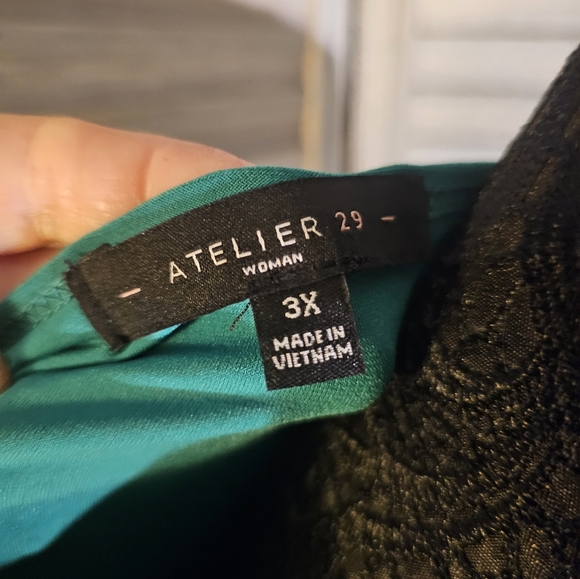 Torrid Green Stretchy Blouse. - Picture 5 of 7